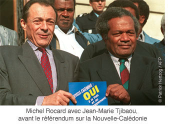 Michel Rocard avec Jean-Maerie Tjibaou, avant le référendum sur la Nouvelle-Calédonie